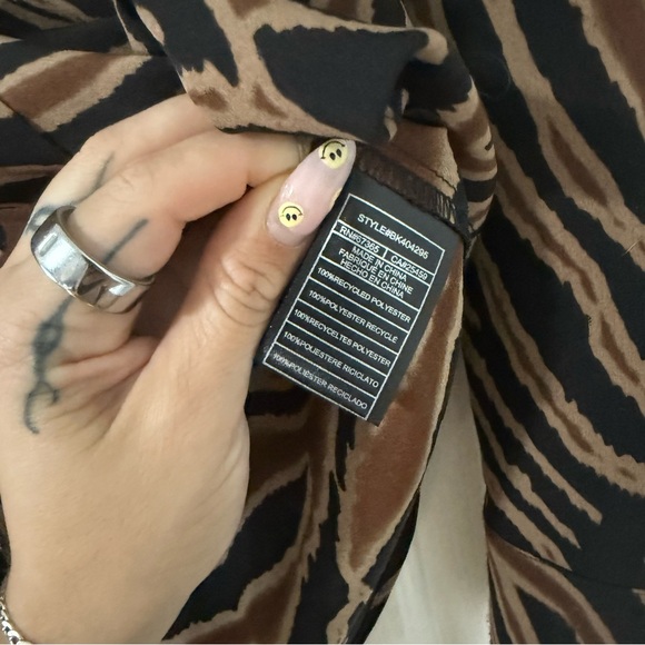 BB Dakota Zebra Print Blouse - NWOT - Picture 3 of 4